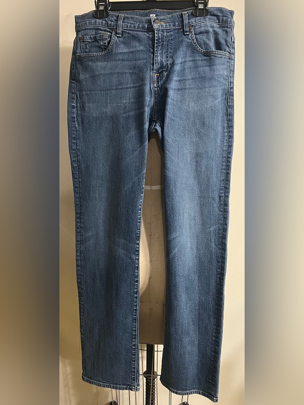 7 for all Mankind Carsen Straight Leg Jean Size 34